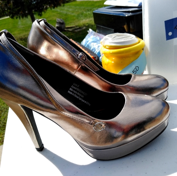 Metallic Rose Gold Heels - Picture 1 of 3